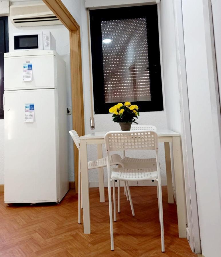 Hostel Pepe Viajes Madrid Exterior photo