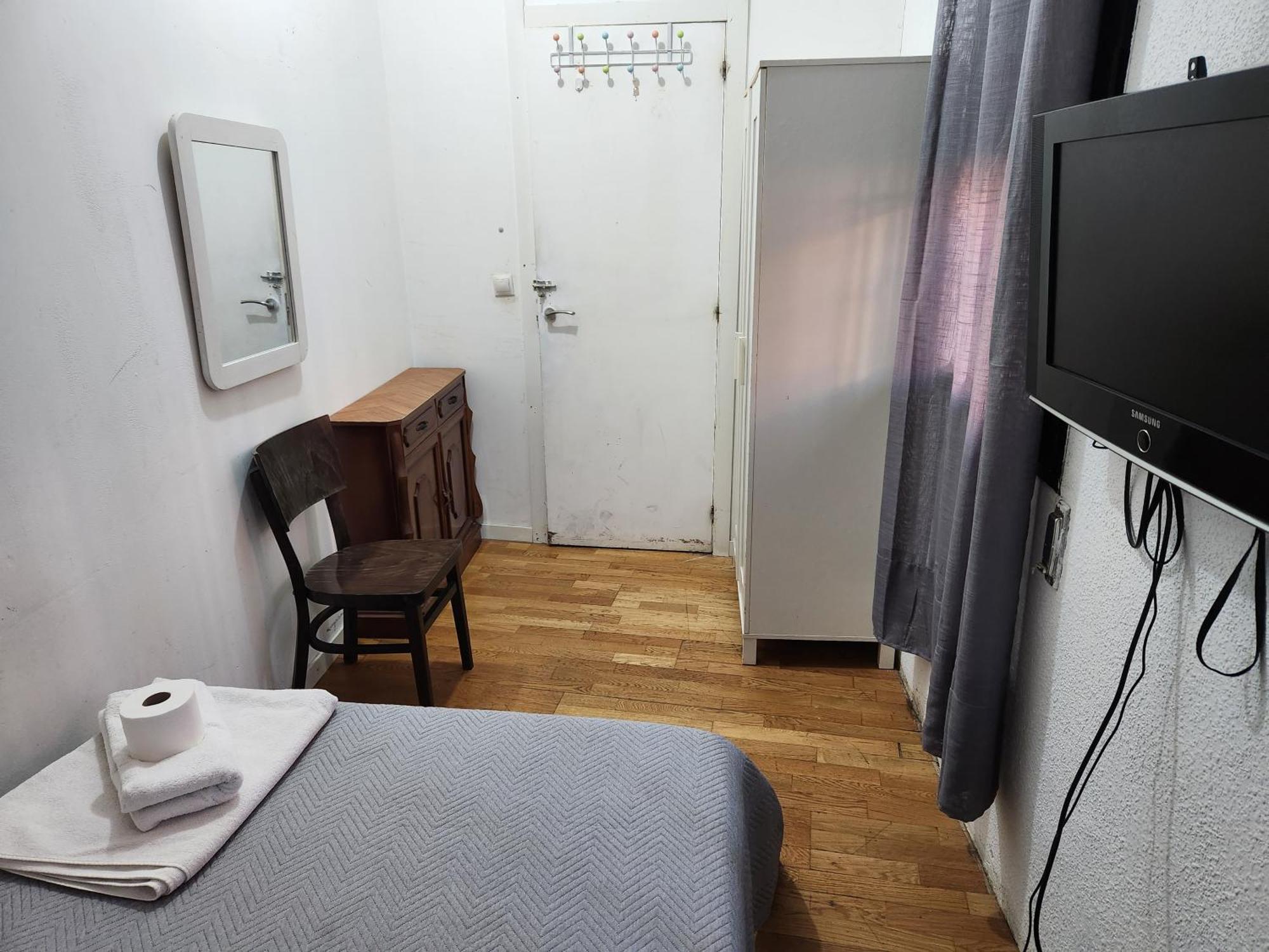 Hostel Pepe Viajes Madrid Exterior photo